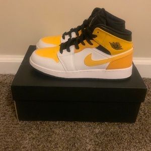Black and Gold Air Jordan 1, Mid